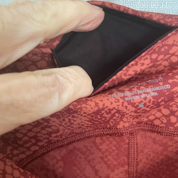 Athleta Ultimate 7/8 tights/leggings, python print, size small.‎ EUC. - Picture 7 of 8